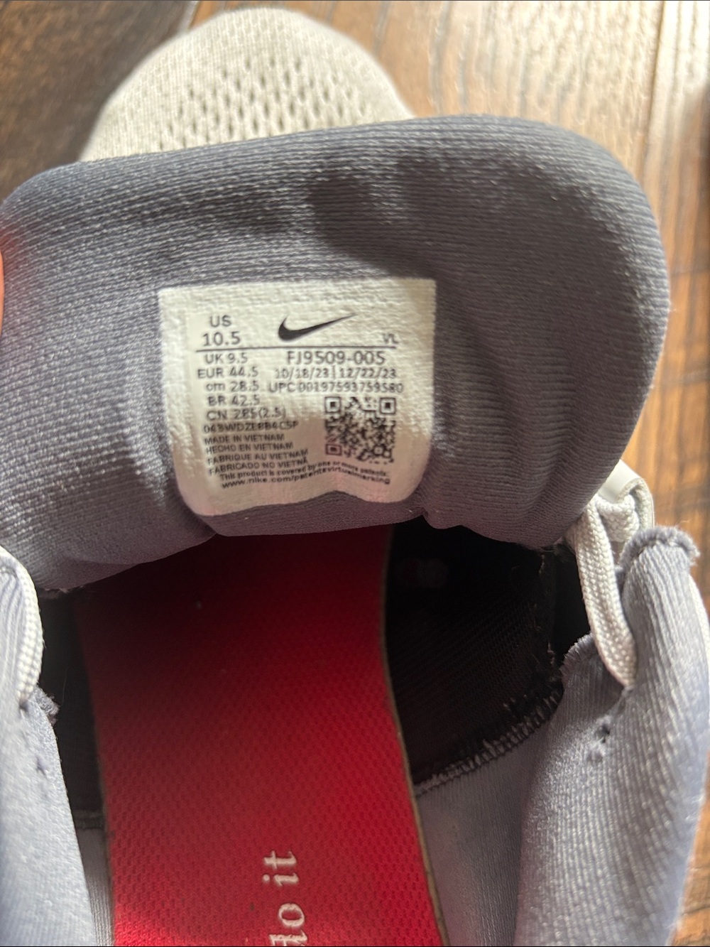 Nike Winflo 11 Mens Low Top Sneaker Light Gray Running Shoe Red Swoosh Size 10.5 - Picture 8 of 8